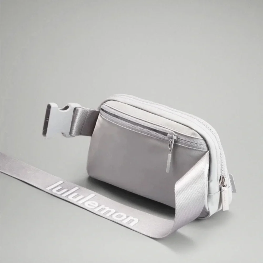 🆕 Lululemon Everywhere Belt Bag - Silver Drop